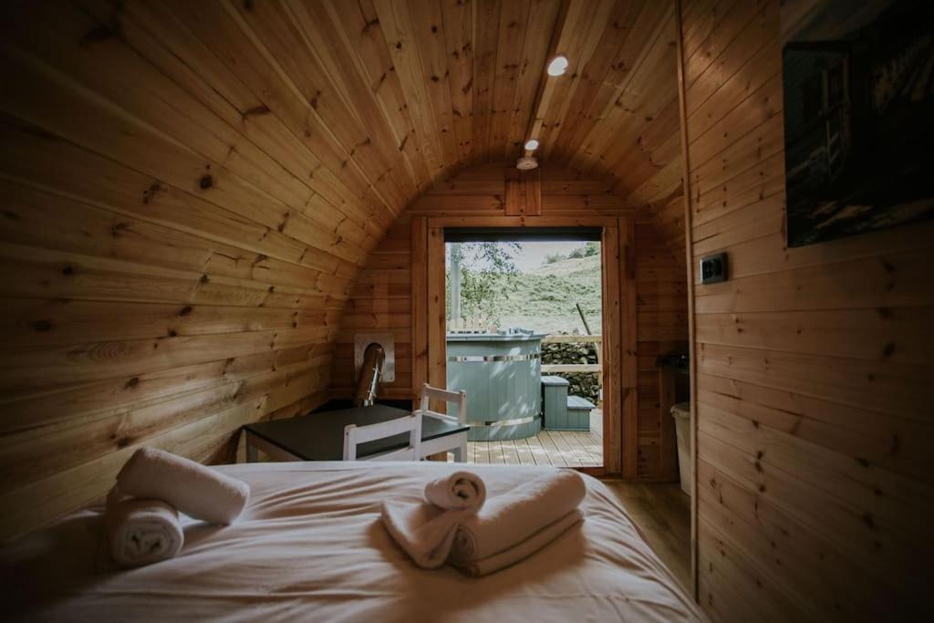 バーマスPine Cosy Winter Cabin - Hot Tub & Log Burnerアパートメント エクステリア 写真